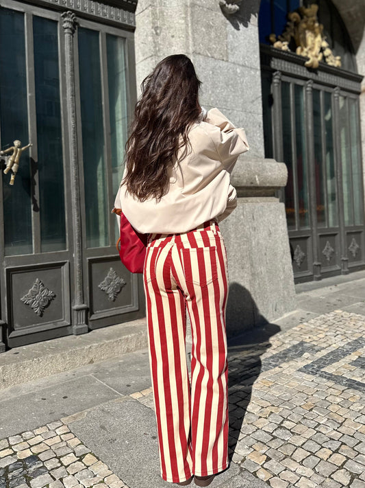 Calça Riscas Vermelhas