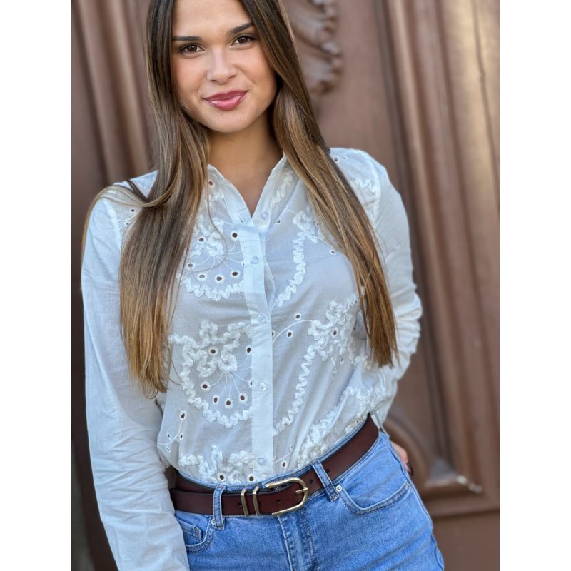 Camisa com bordados