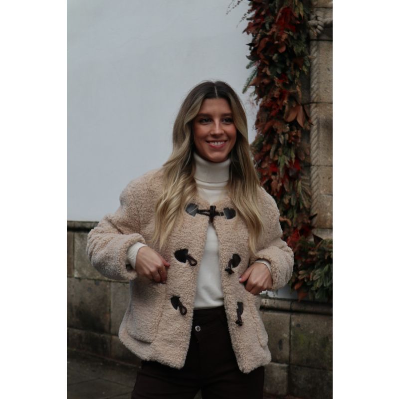 Casaco efeito pele cordeiro