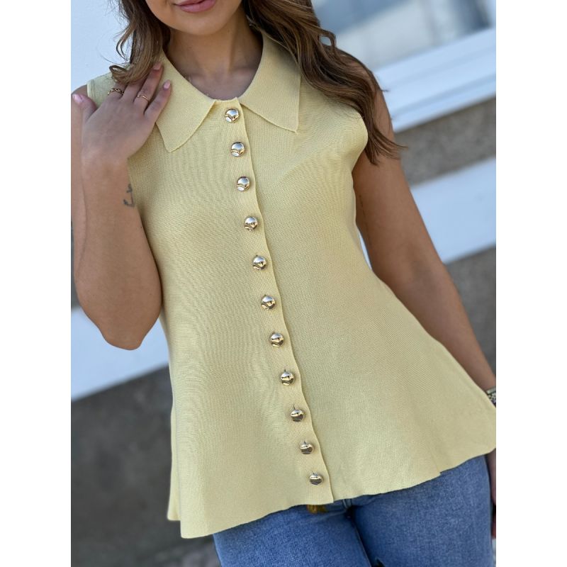 Colete de malha com botões dourados