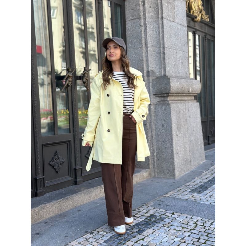 Parka leve com cinto em amarelo