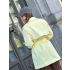 Parka leve com cinto em amarelo