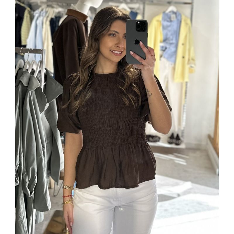 Top com elástico no peito