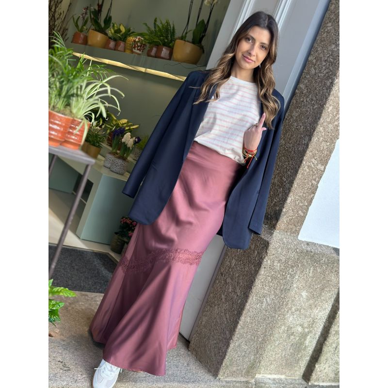 Saia acetinada com renda