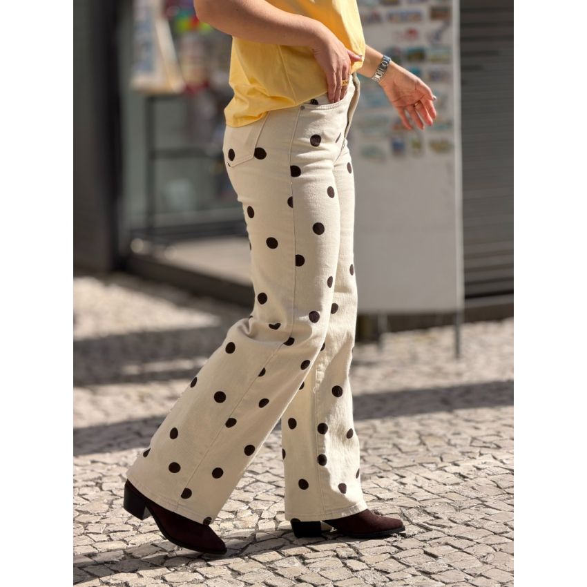 Calça com padrão de bolinhas
