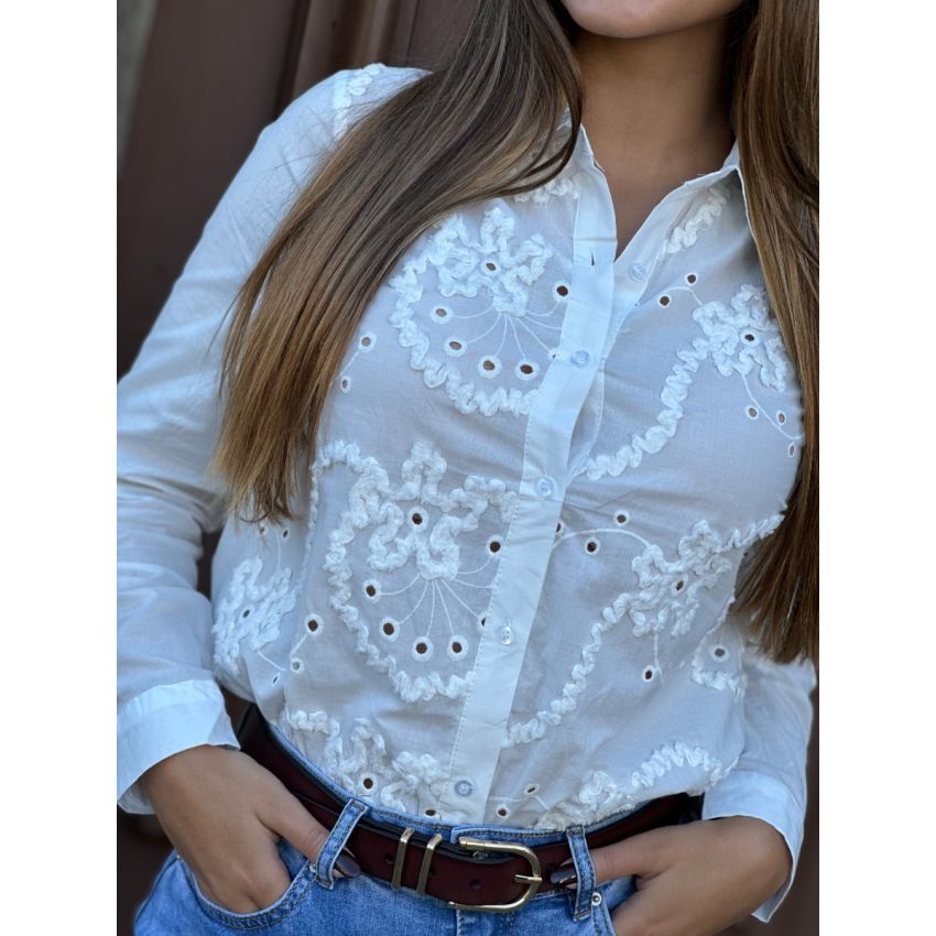 Camisa com bordados