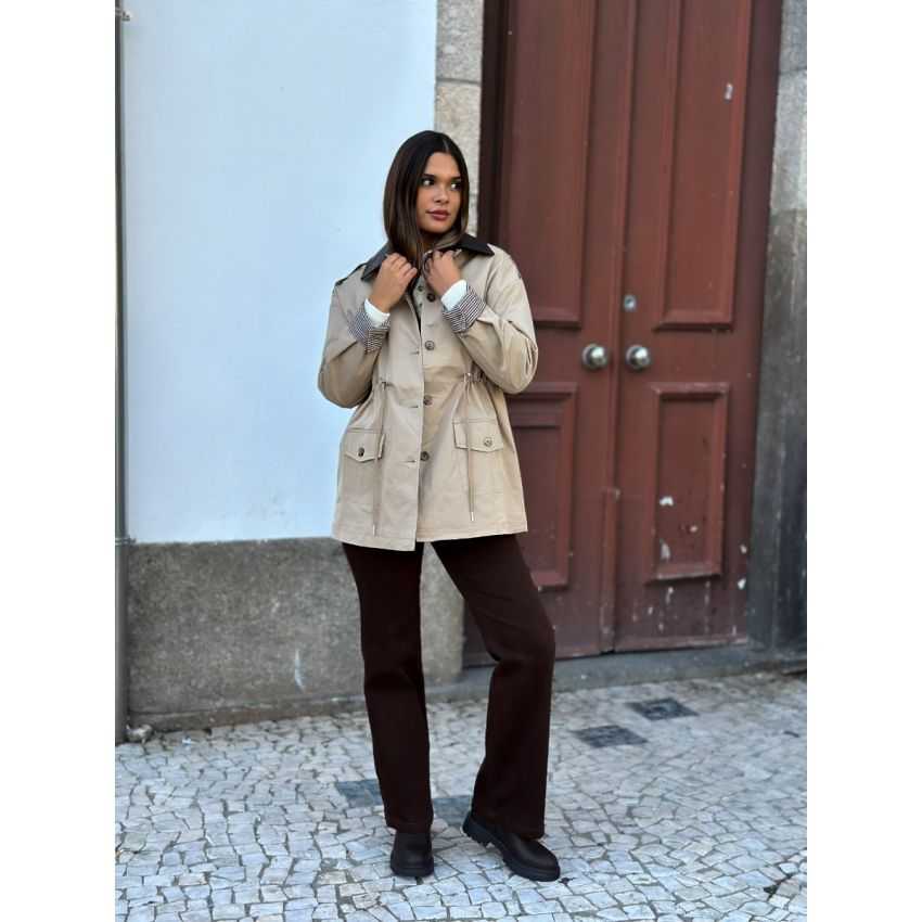 Trench curto ajustado na cintura