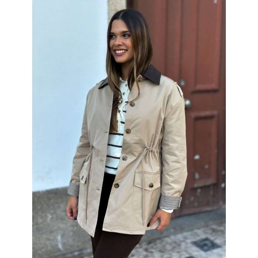 Trench curto ajustado na cintura