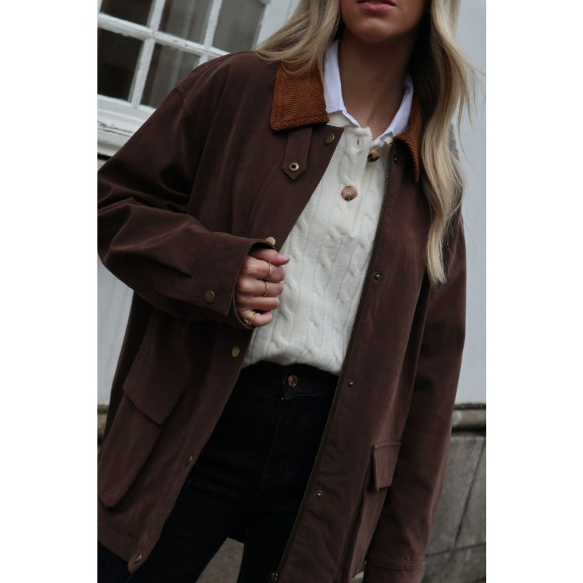 Blusão efeito camurça com gola em bombazine