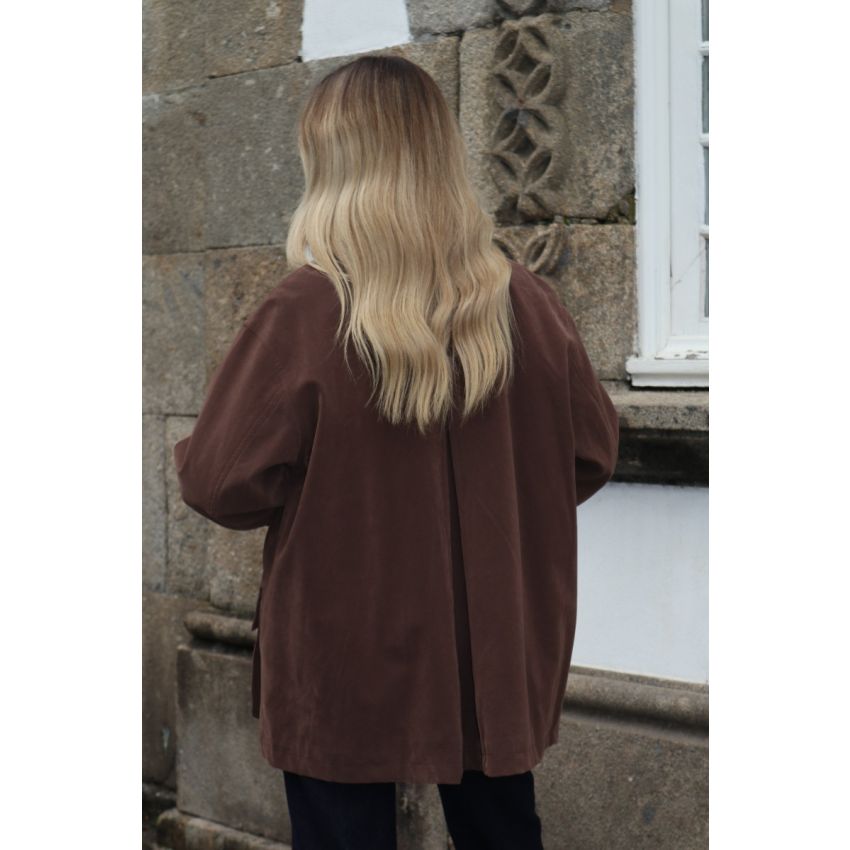 Blusão efeito camurça com gola em bombazine