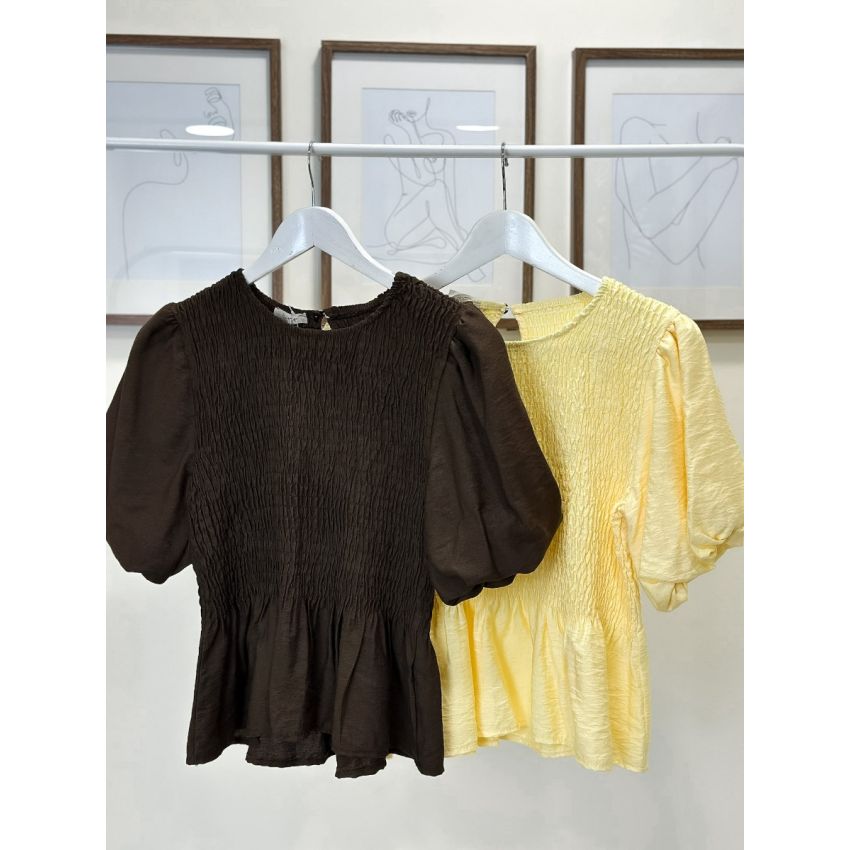 Top com elástico no peito