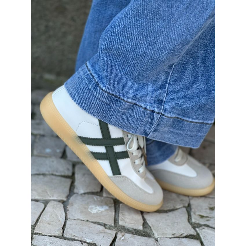 Sapatilhas com pormenor verde