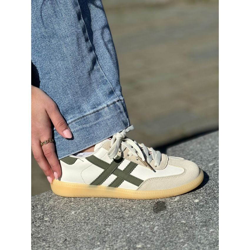 Sapatilhas com pormenor verde