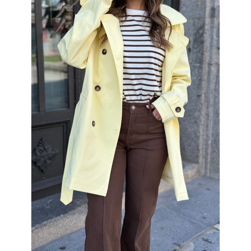 Parka leve com cinto em amarelo