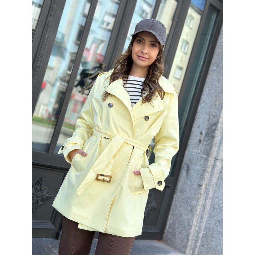 Parka leve com cinto em amarelo