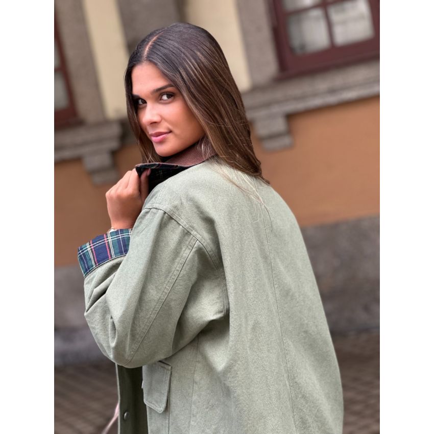 Casaco estilo ganga com pormenor